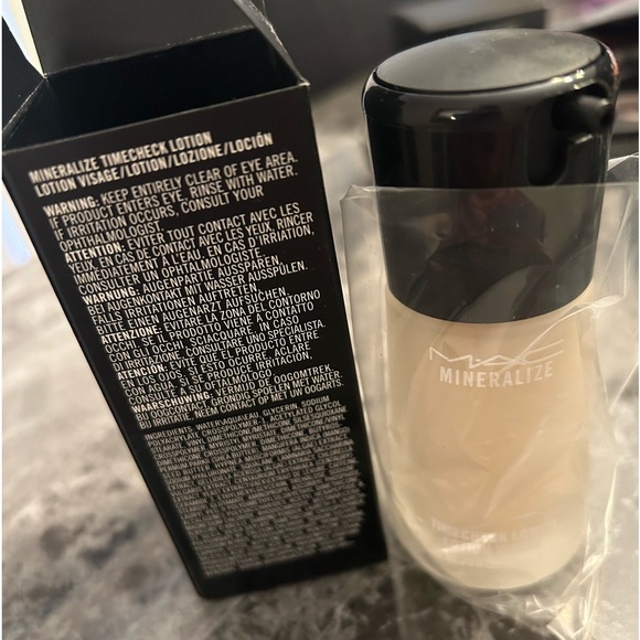 Mac NIB Timecheck Lotion - Picture 2 of 2